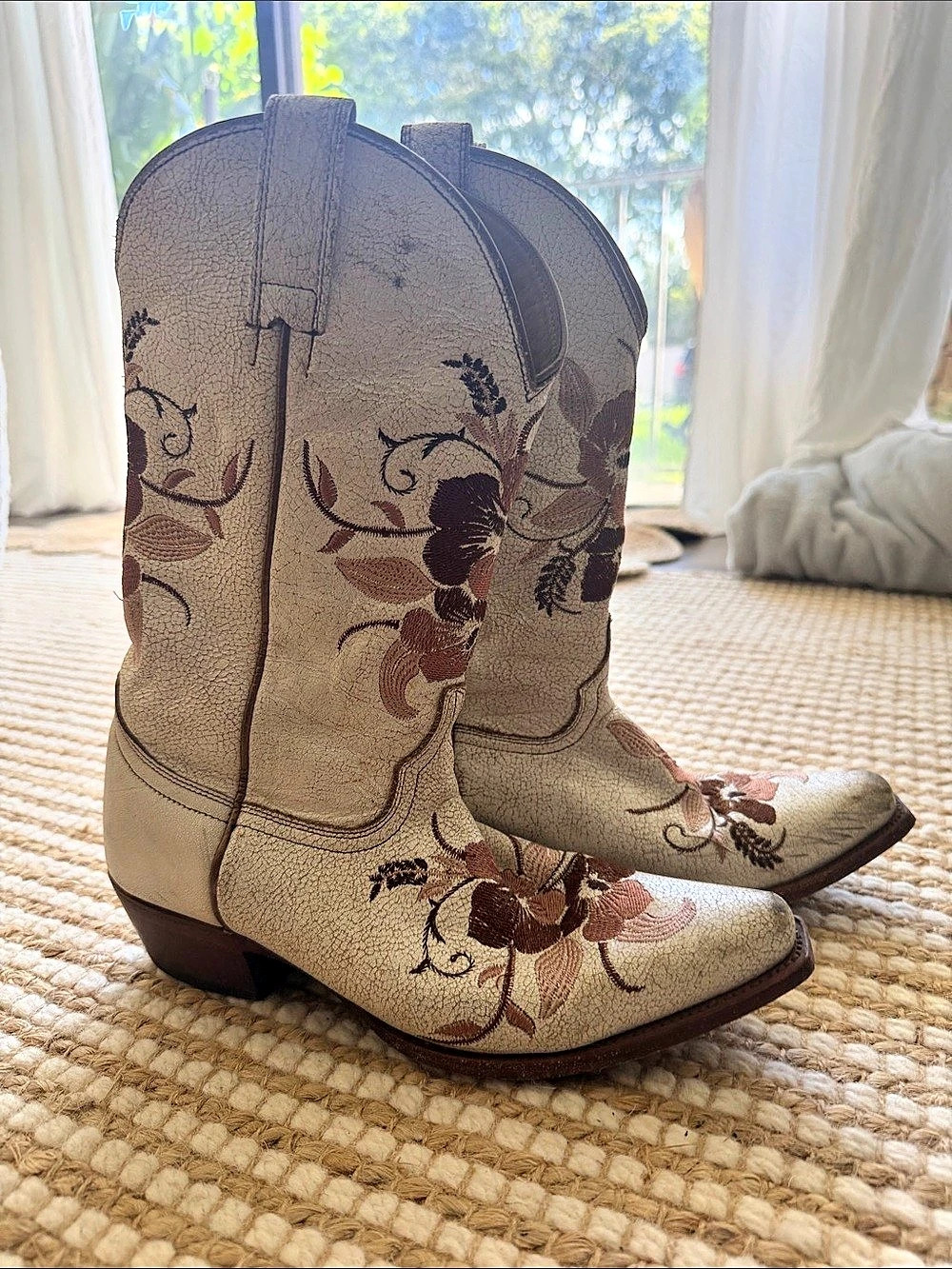 Shyanne Women's Sloane Western Boots - Snip Toe White & Brown US 7.5 M